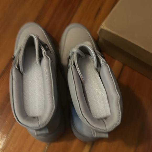 NWT! Stylish & SUPER Comfy Gray Combat Boots - Picture 3 of 9